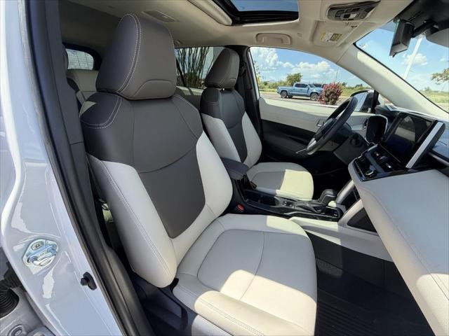 Certified Used 2023 WIND CHILL PEARL* Toyota  image 28