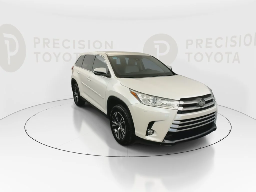 Used 2019 Blizzard Pearl Toyota LE Plus image 4