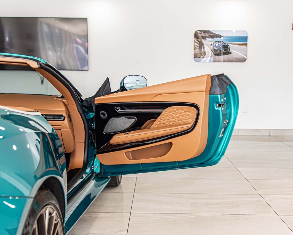 Used 2025 Green Aston Martin Volante image 31
