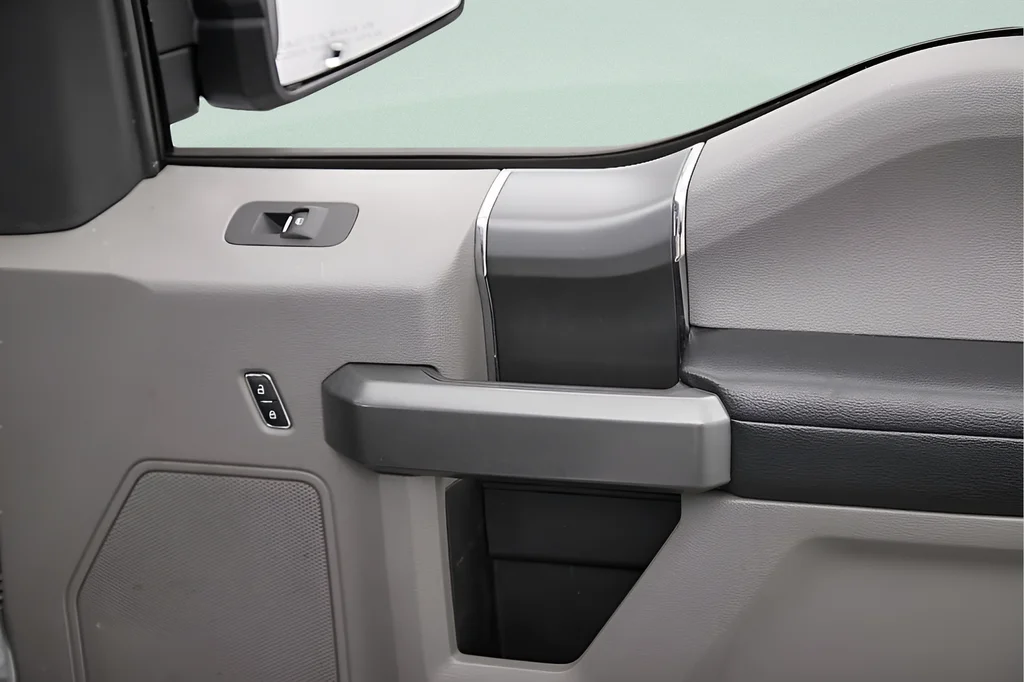 Used 2016 Oxford White Ford XLT image 38