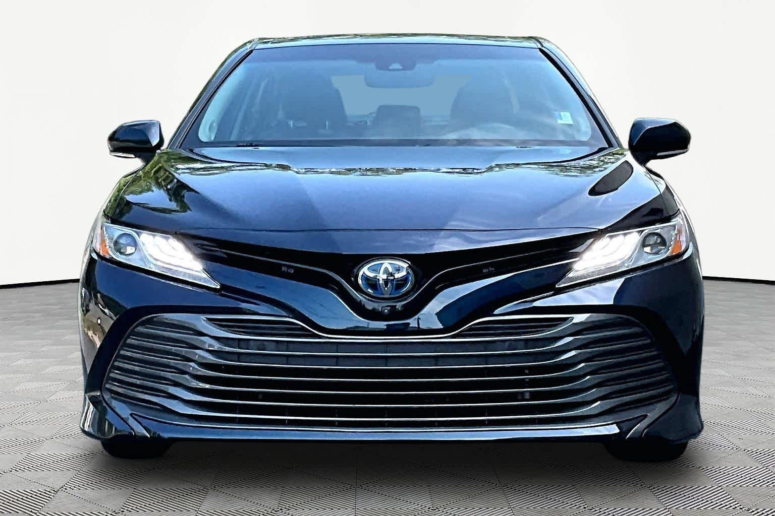Used 2018 Galactic Aqua Mica Toyota Hybrid XLE image 4