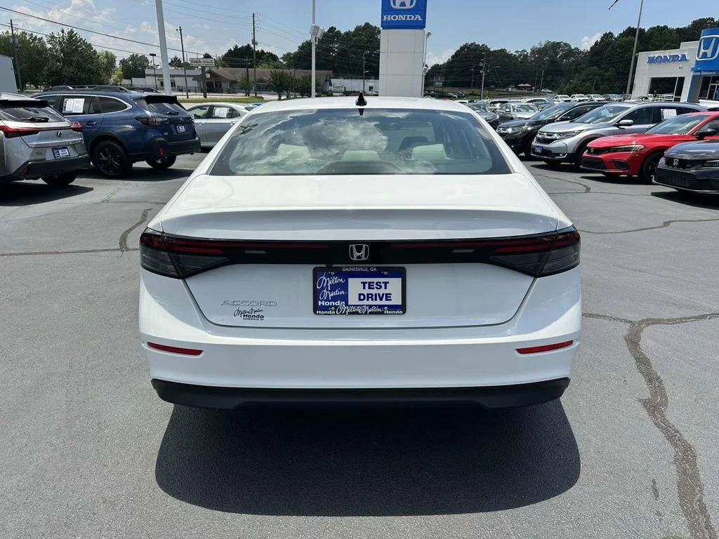 2025 Honda Accord SE - Photo 25
