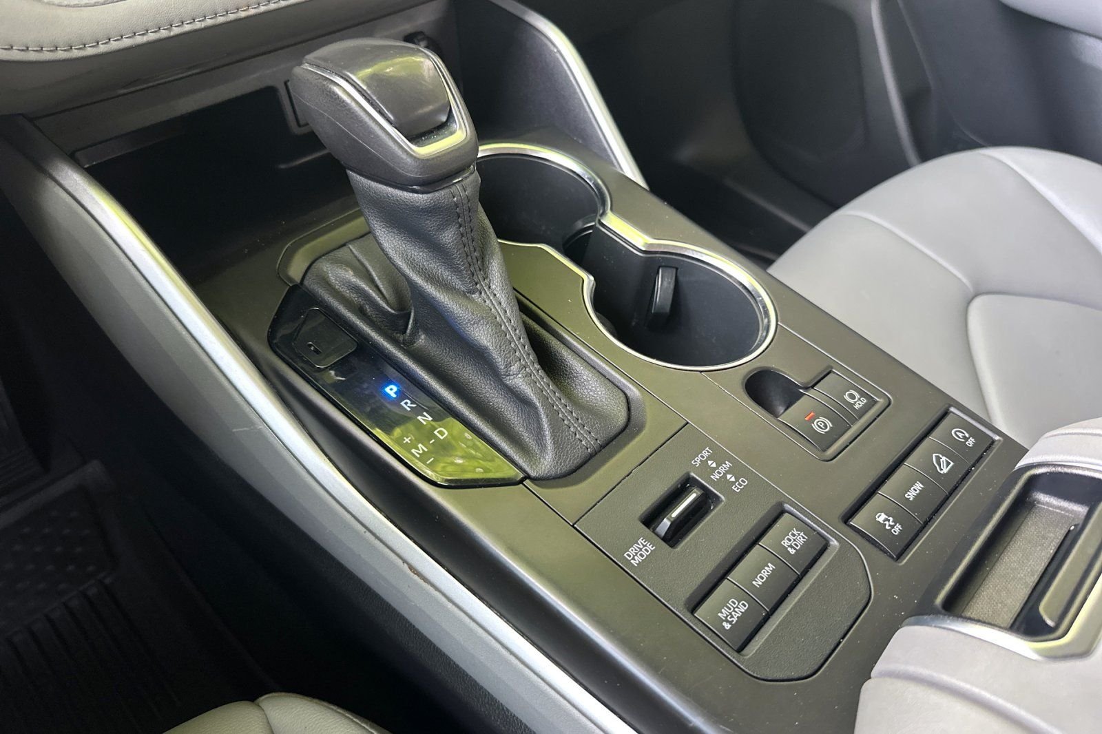 2022 Toyota Highlander XLE - Photo 23