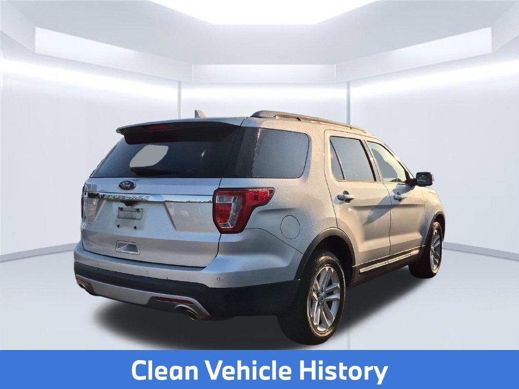 Used 2017 Silver Ford XLT image 4