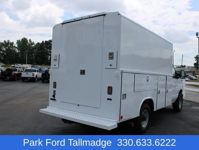 New 2026 Oxford White Ford Base image 5