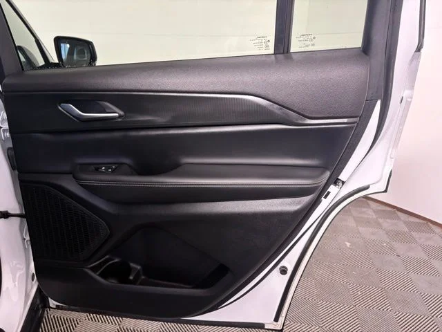 Used 2023 White Jeep Altitude image 15