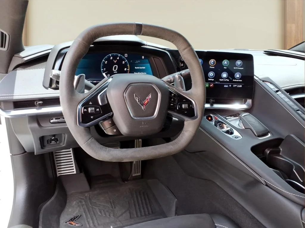 Used 2020 ARCTIC WHITE Chevrolet 2LT image 3