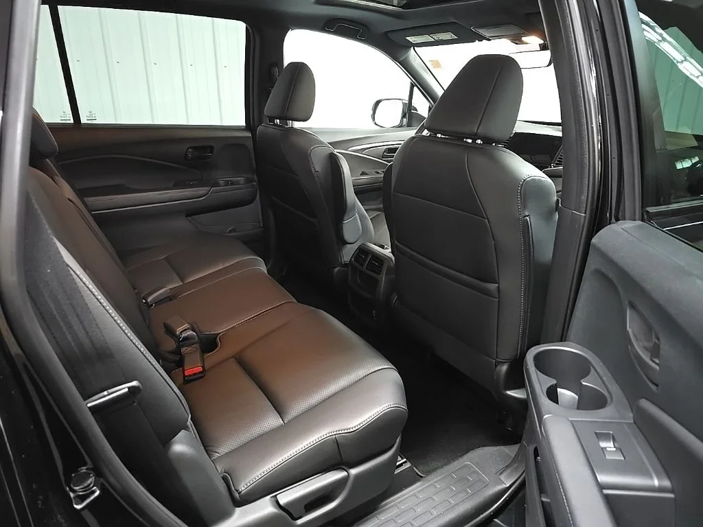 Used 2023 Black Honda EX-L image 18