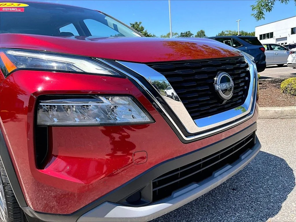 Used 2023 Red Nissan SV image 31