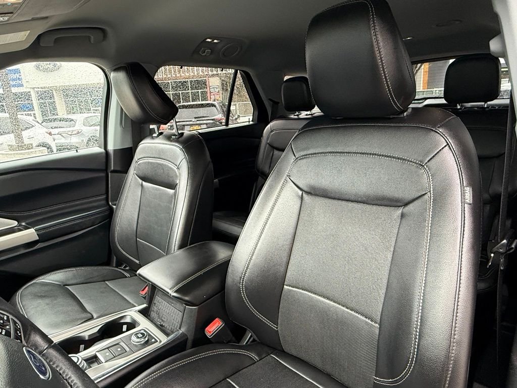 Used 2022 Green Ford Limited image 24