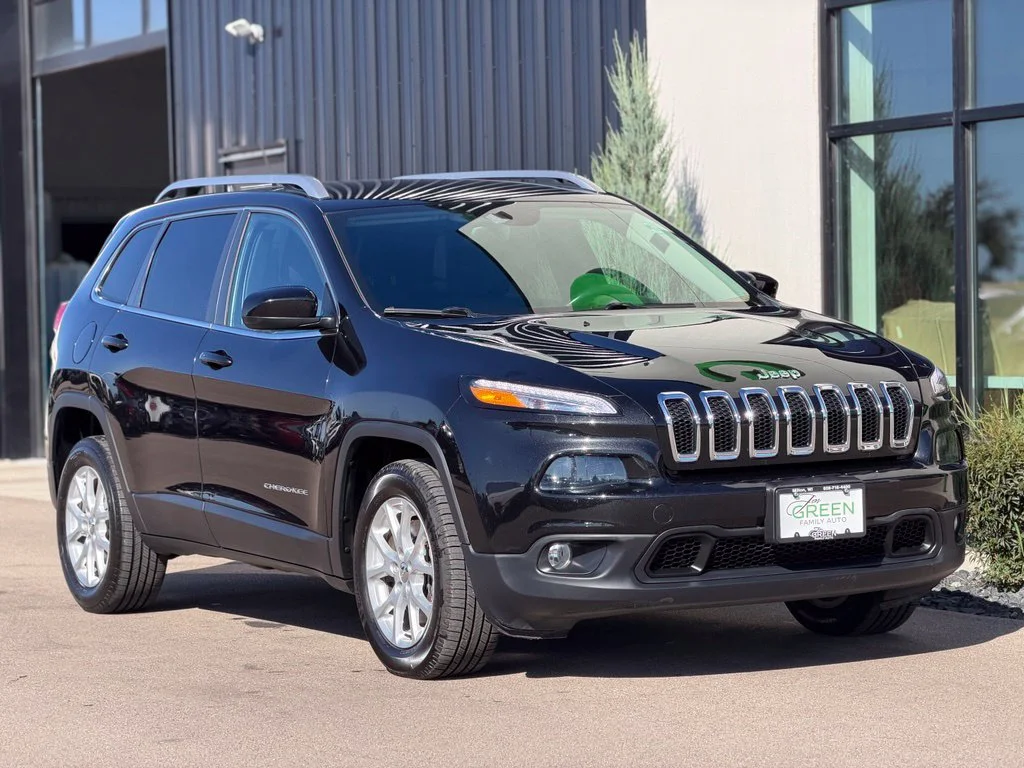 Used 2014 Black Jeep Latitude image 4