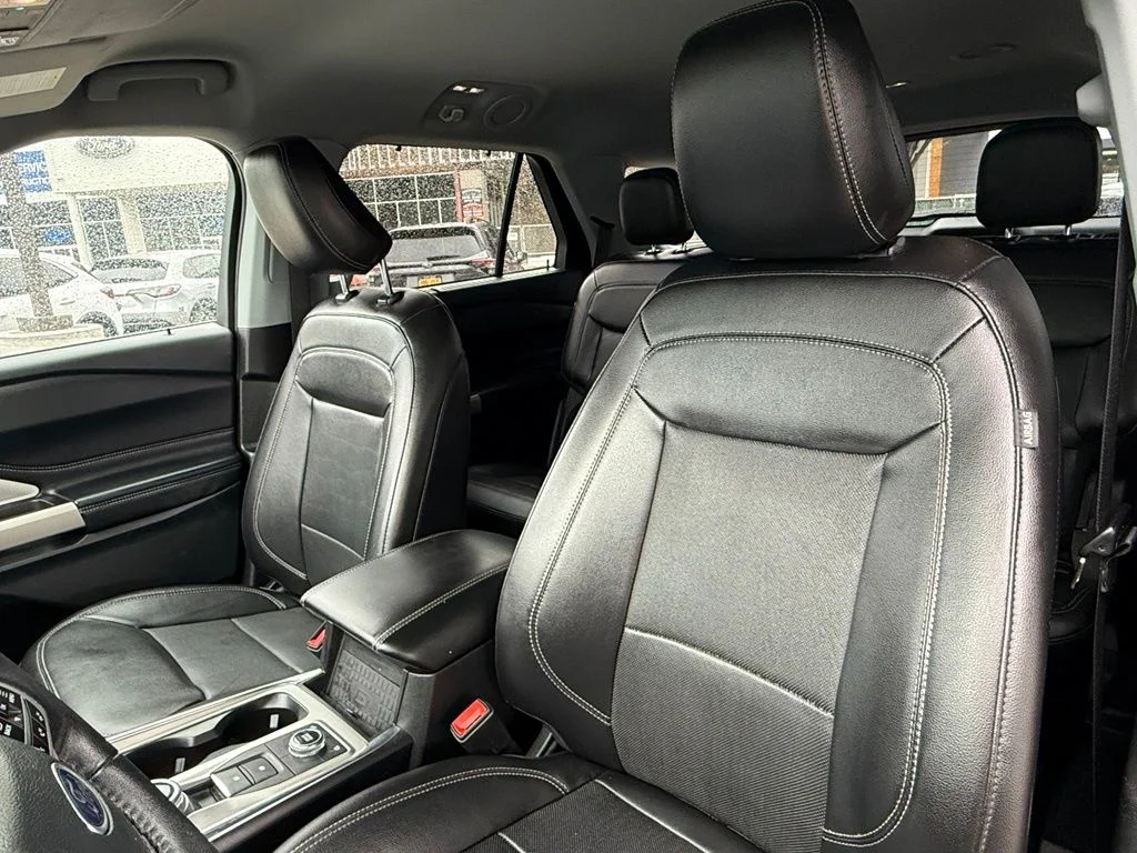 Used 2022 Green Ford Limited image 24