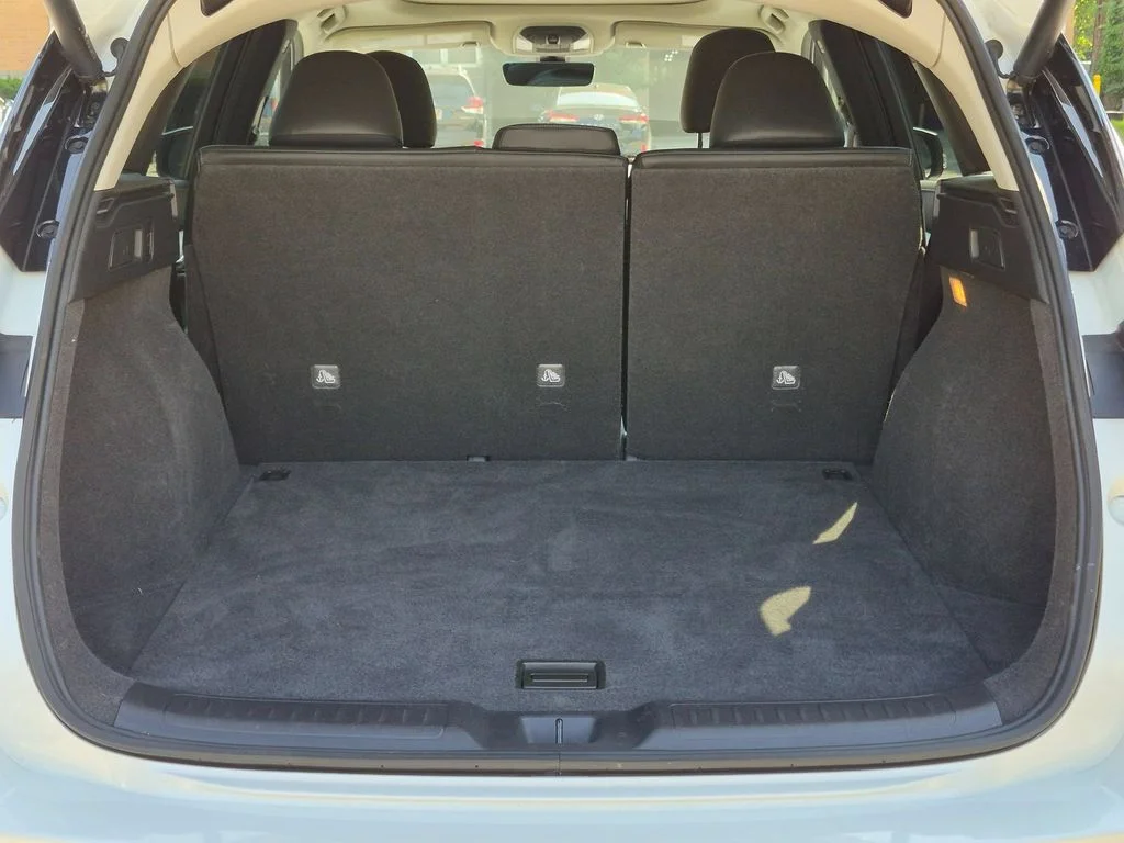Used 2023 White INFINITI LUXE image 6