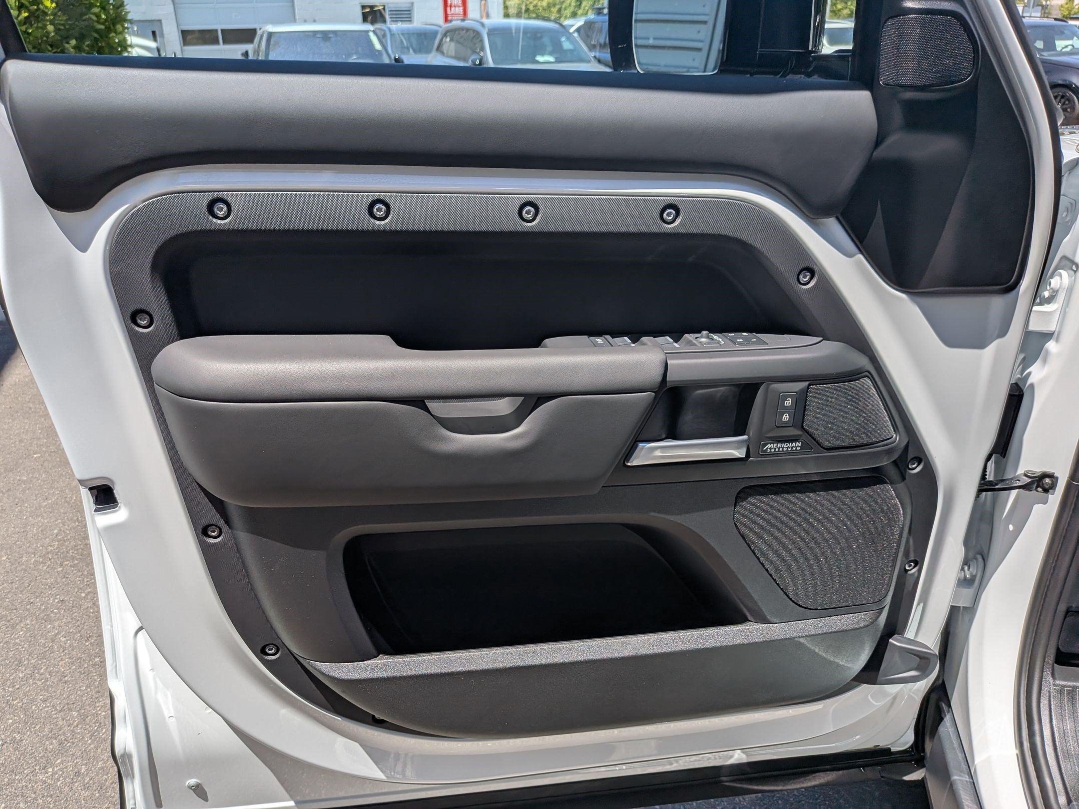 New 2026 Fuji White Land Rover P400 X-Dynamic SE image 12