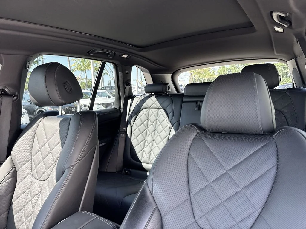 Used 2024 Blue BMW xDrive40i image 42