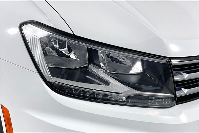 Used 2021 White Volkswagen 2.0T SE image 31
