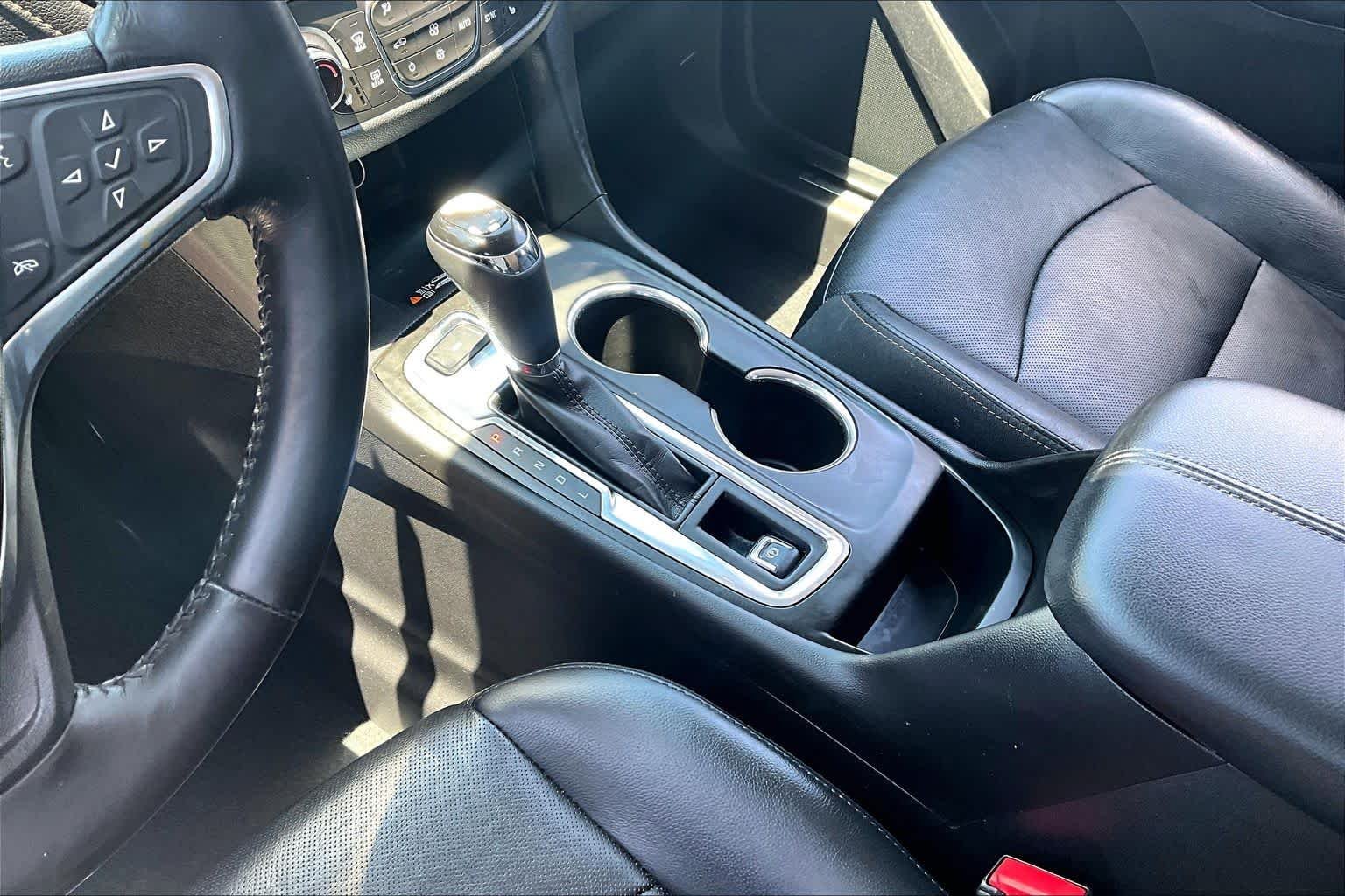 Used 2018 Silver Ice Metallic Chevrolet Premier image 17