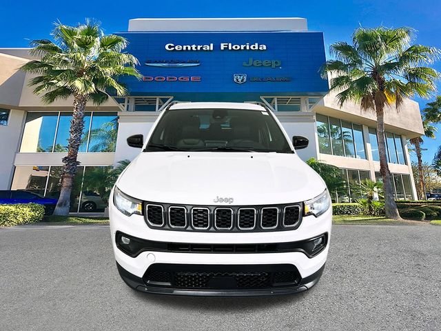 Used 2025 White Jeep Latitude image 8