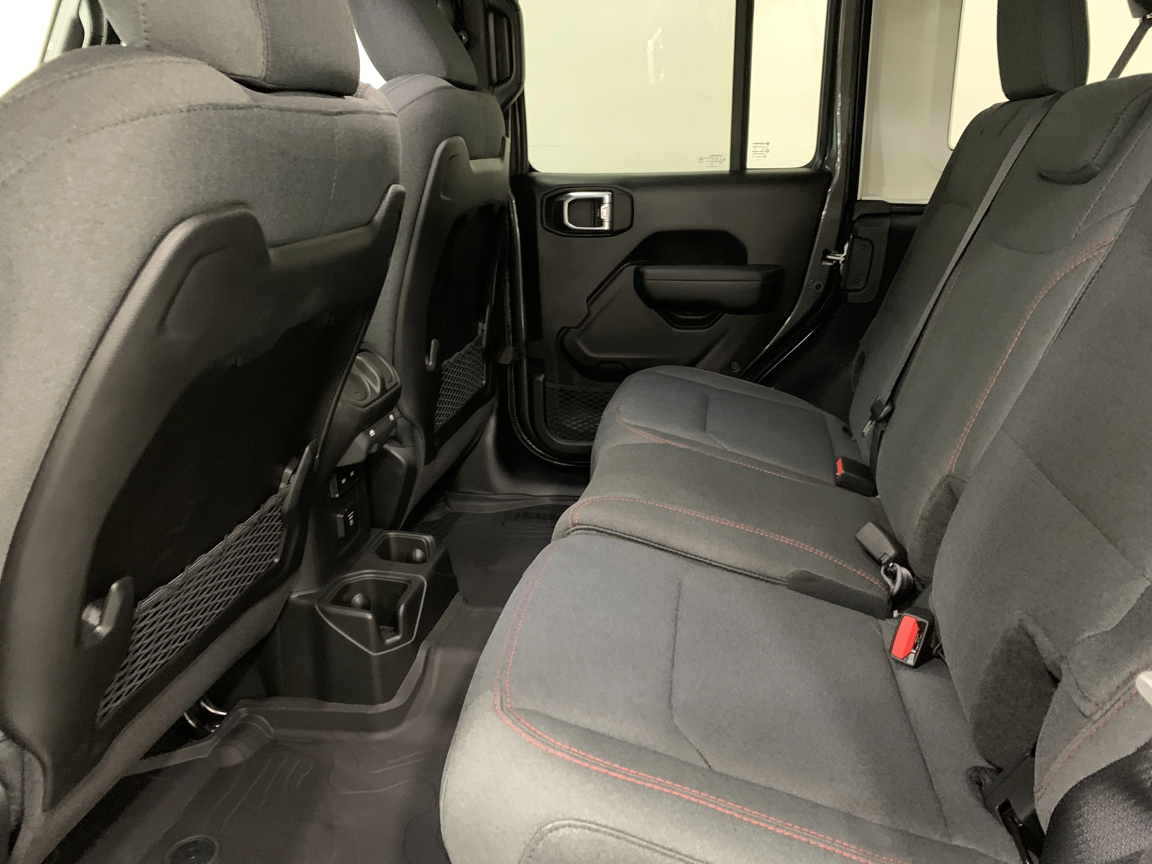New 2025 Granite Crystal Metallic Jeep Rubicon image 10