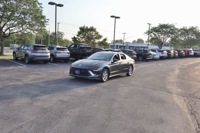 Used 2026 Gray Hyundai SE image 3