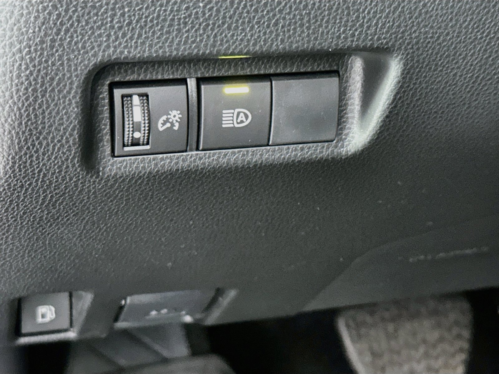 Used 2025 Silver Sky Metallic Toyota XLE image 10