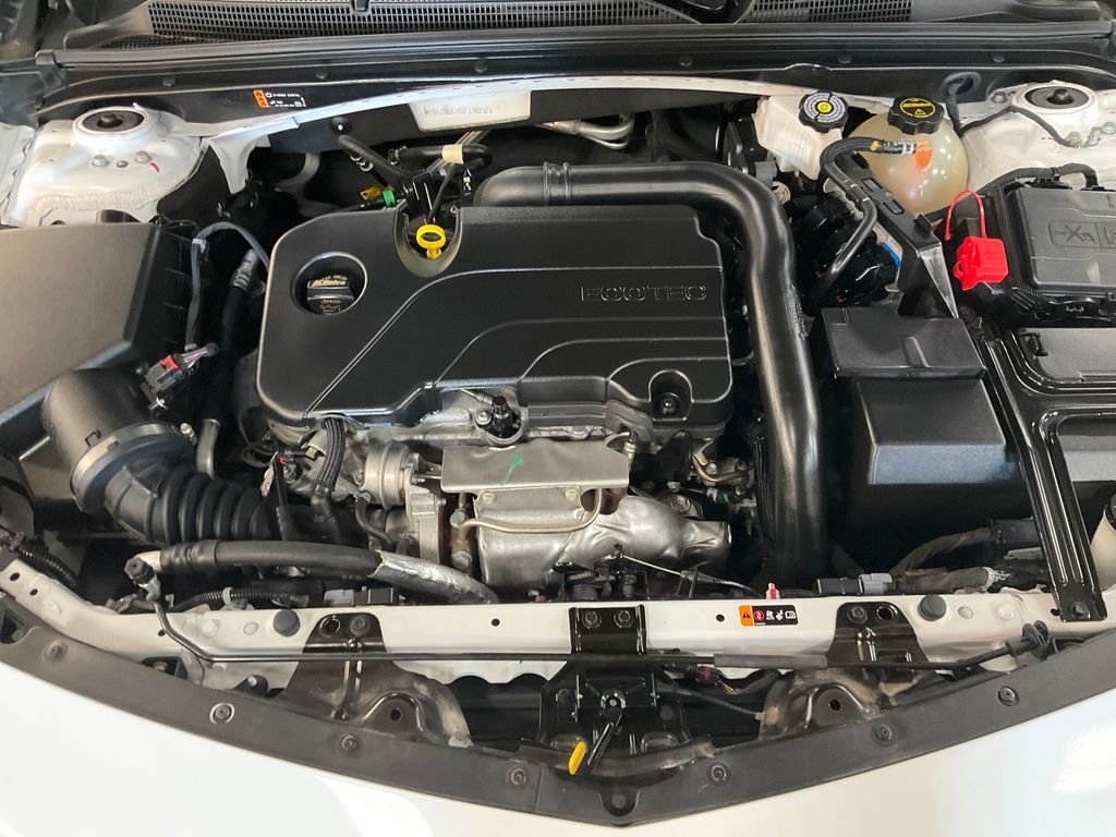 Used 2025 White Chevrolet LT image 10