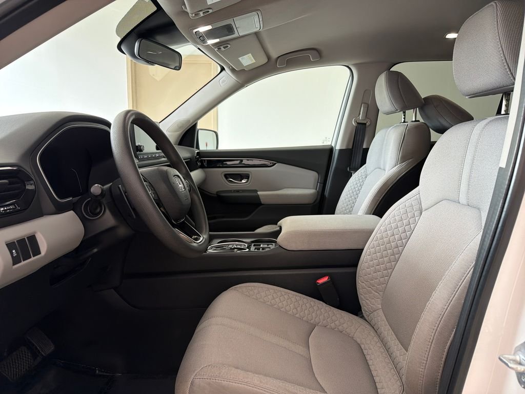 Used 2023  Honda LX image 13