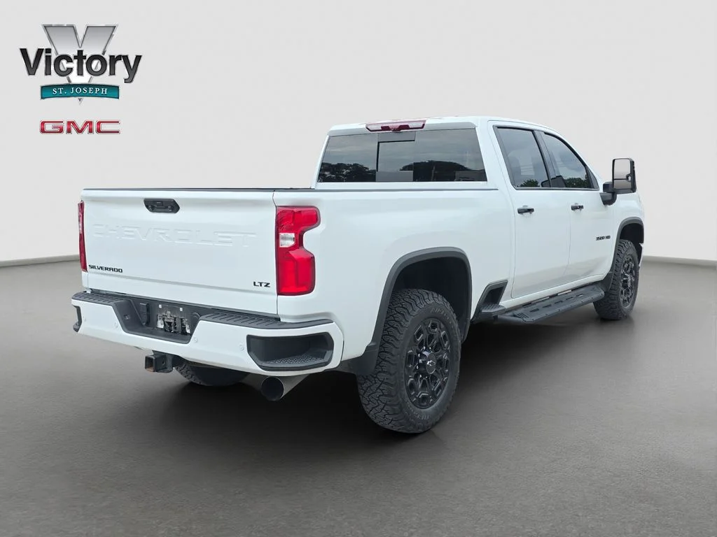 Used 2022 White Chevrolet LTZ image 18
