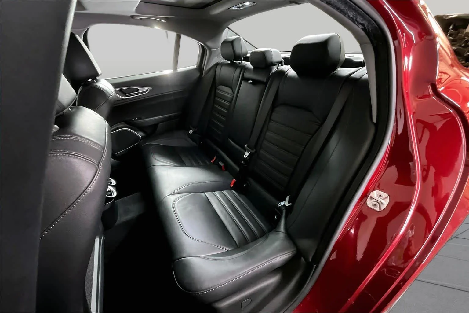 Used 2018 Alfa Rosso Alfa Romeo Ti Sport image 21