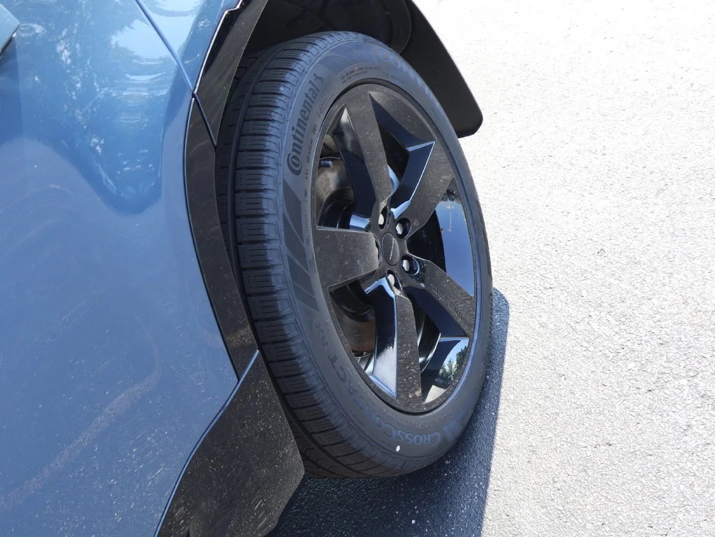 New 2026 Blue Land Rover X-Dynamic SE image 38