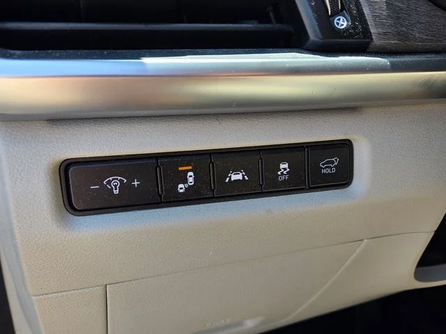 Used 2020 Black Kia EX image 31