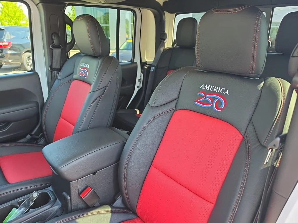 2025 Jeep Gladiator Willys - Photo 11