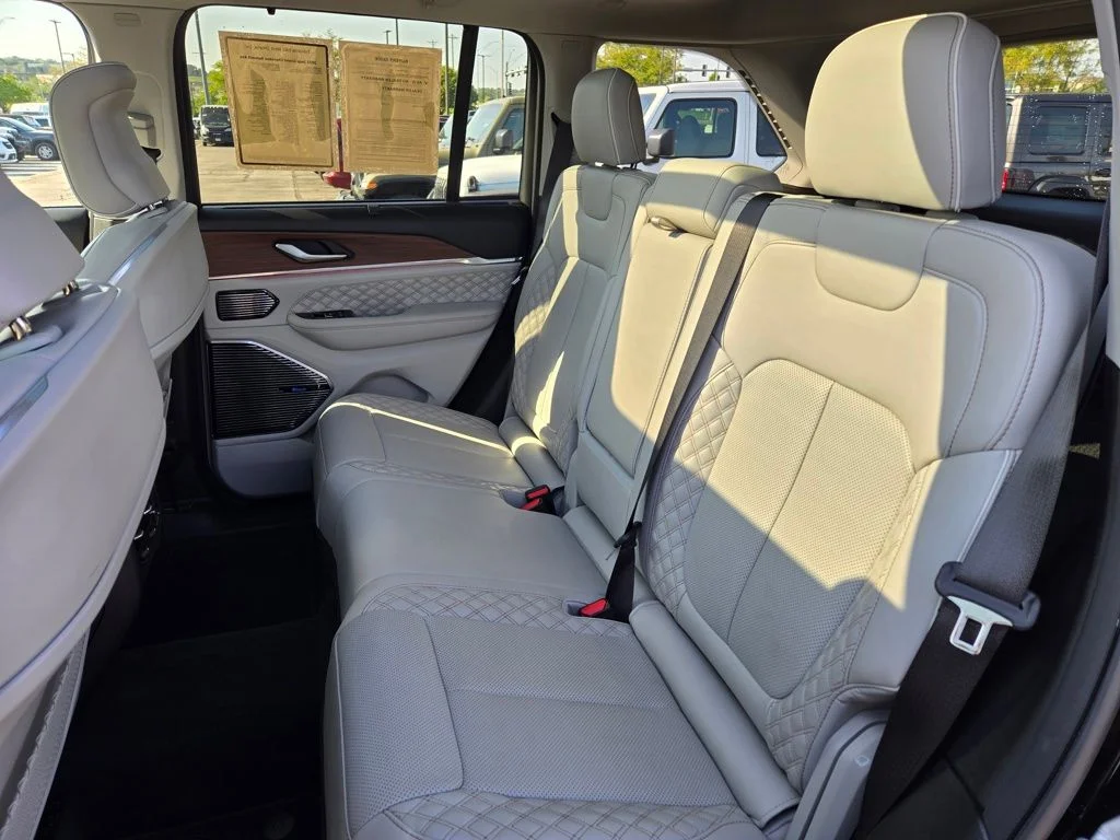 Certified Used 2022 Black Jeep Summit 4xe image 31