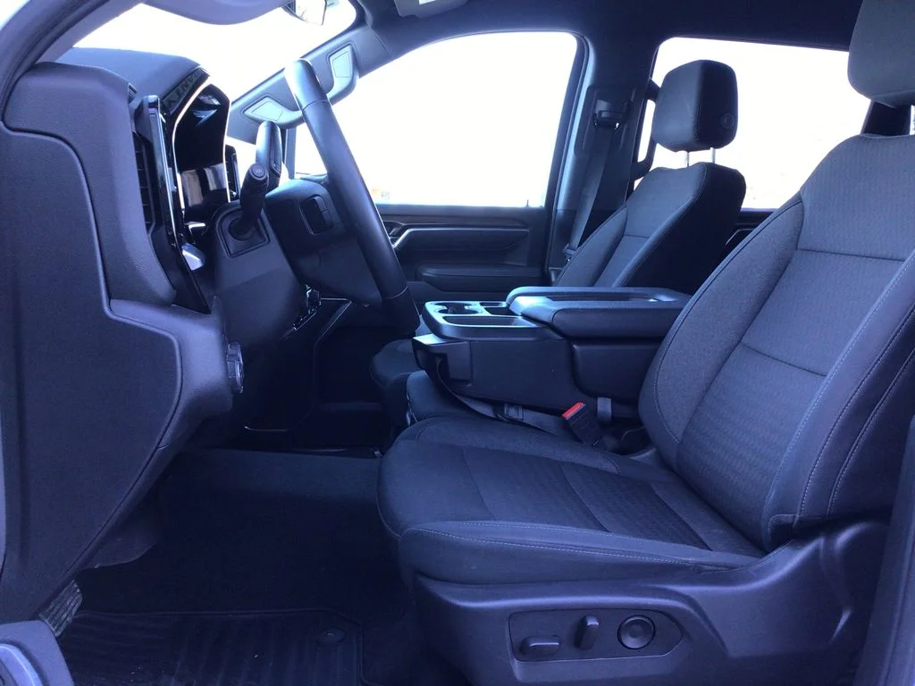 Used 2025 Summit White Chevrolet LT image 10