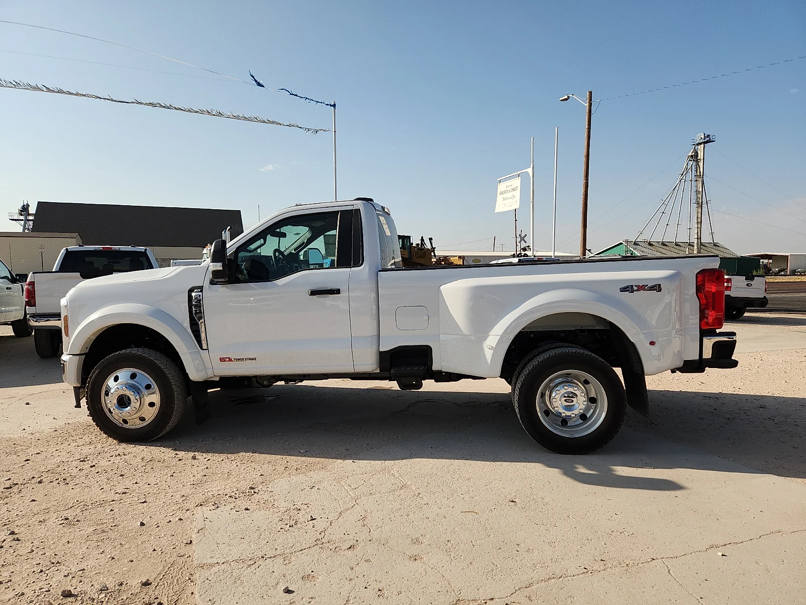 New 2027 Oxford White Ford XLT image 4
