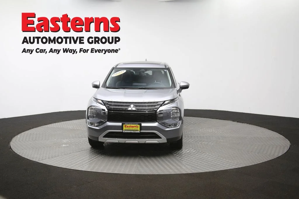 Used 2023 Silver Mitsubishi SE image 118