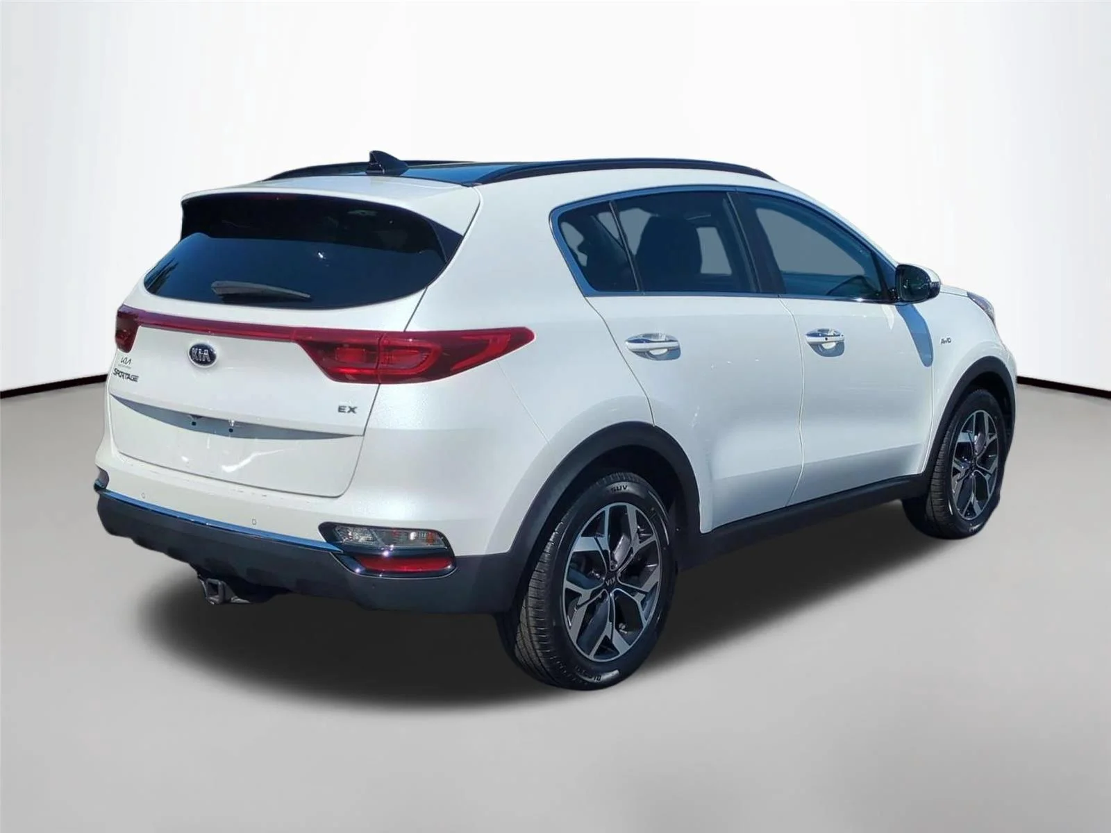 Used 2022 Snow White Pearl Kia EX image 5