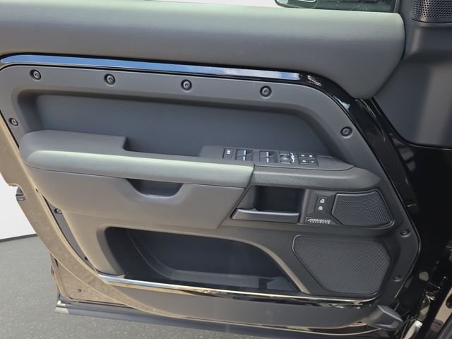 New 2026 Narvik Black Land Rover OCTA Black image 19