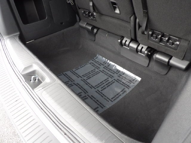 Certified Used 2025 Solar Silver Metallic Honda Touring image 13