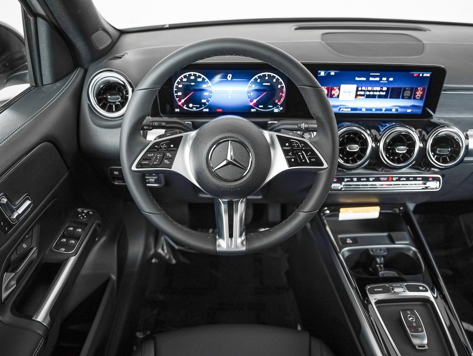 New 2026 Polar White Mercedes-Benz GLB 250 image 14