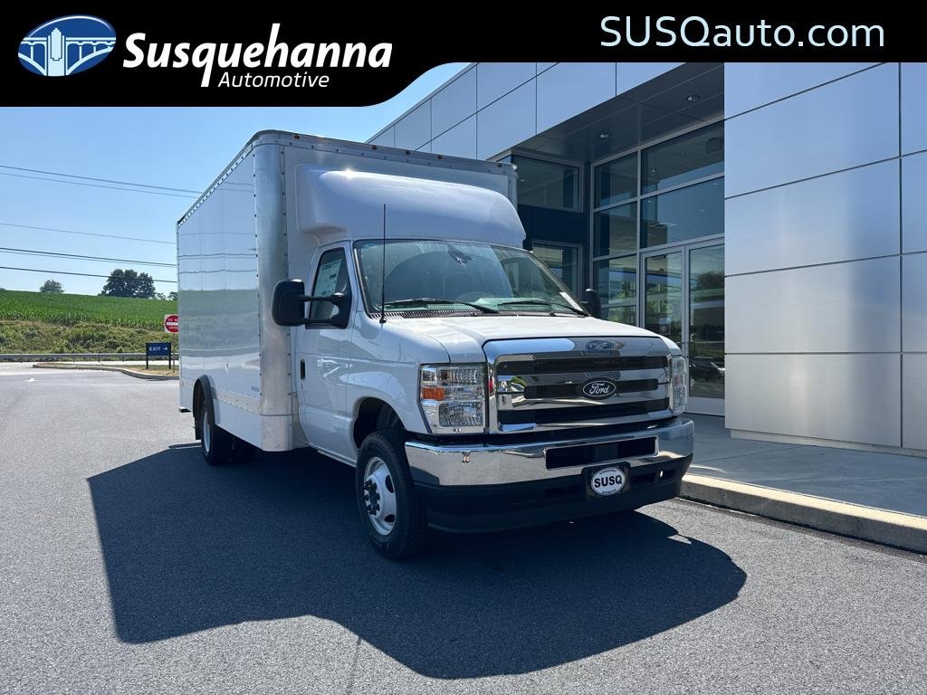New 2026 Oxford White Ford Base image 1