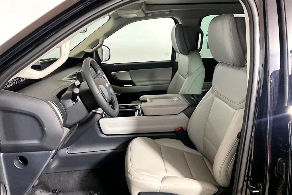New 2027 Agate Black Metallic Ford Active image 9