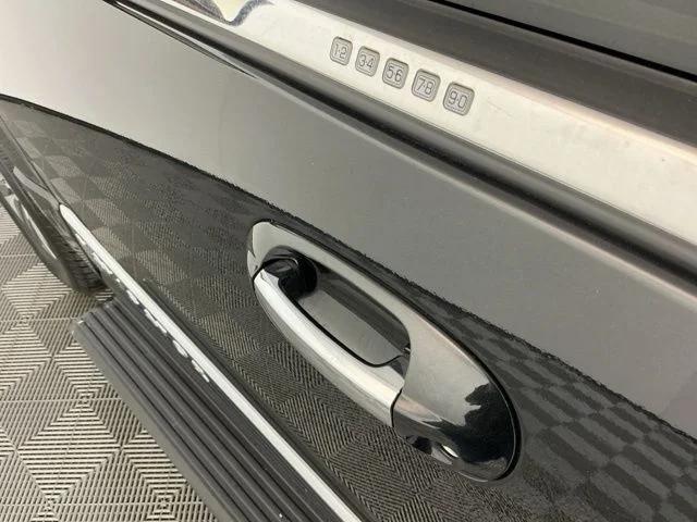 Used 2011 Black Lincoln Base image 9