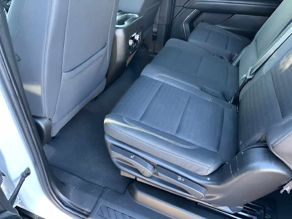 Used 2023 White GMC SLE image 35