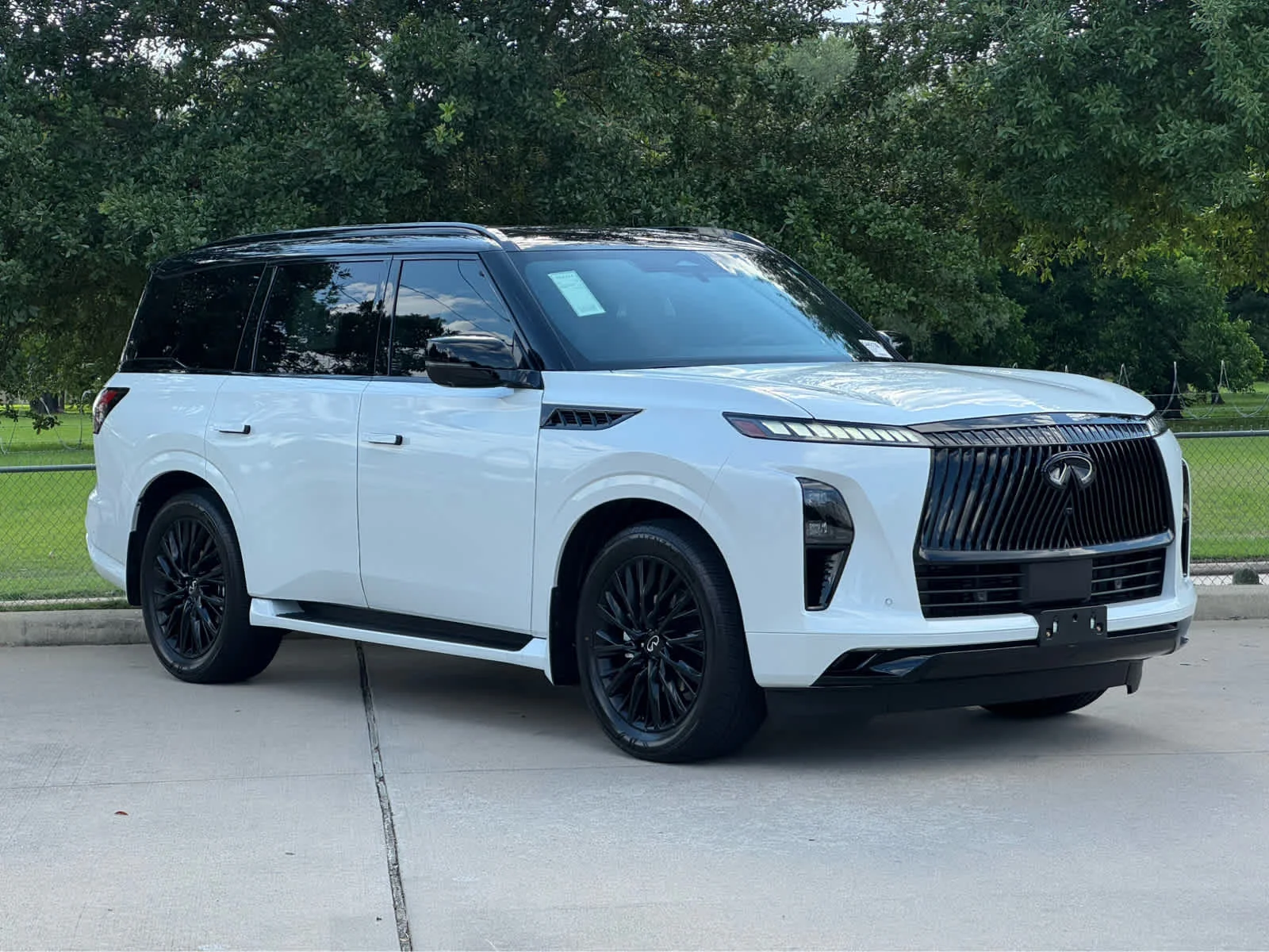 New 2026 2T RADIANT WHIT INFINITI Autograph 4WD image 2