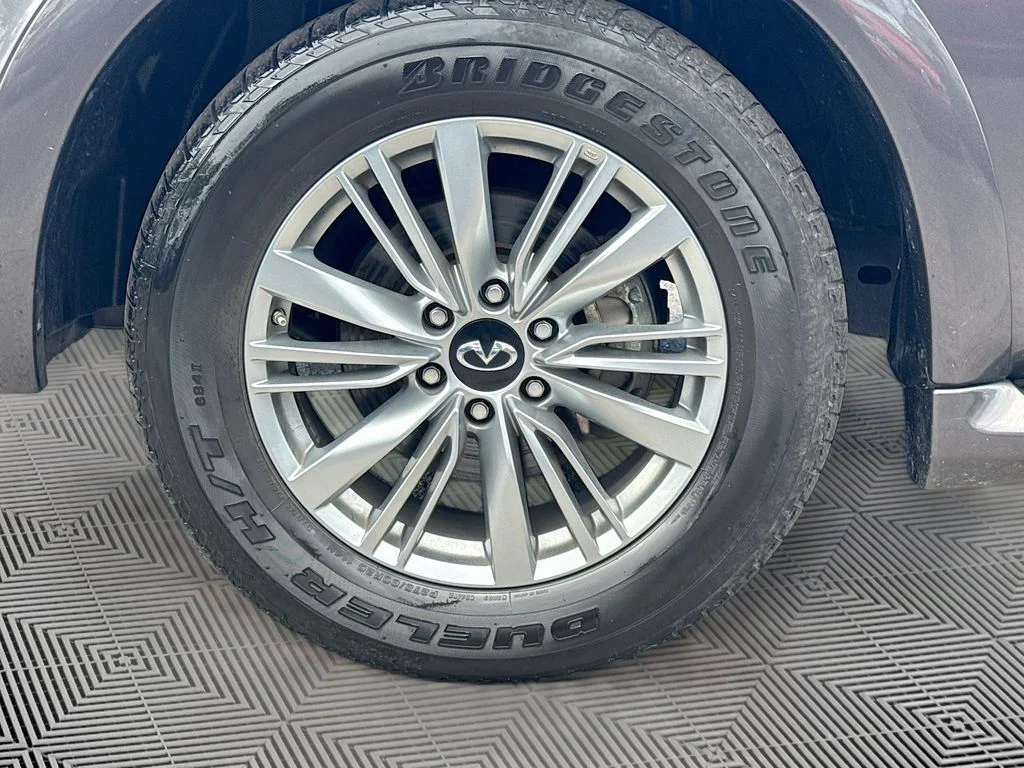 Certified Used 2024 Gray INFINITI LUXE image 35