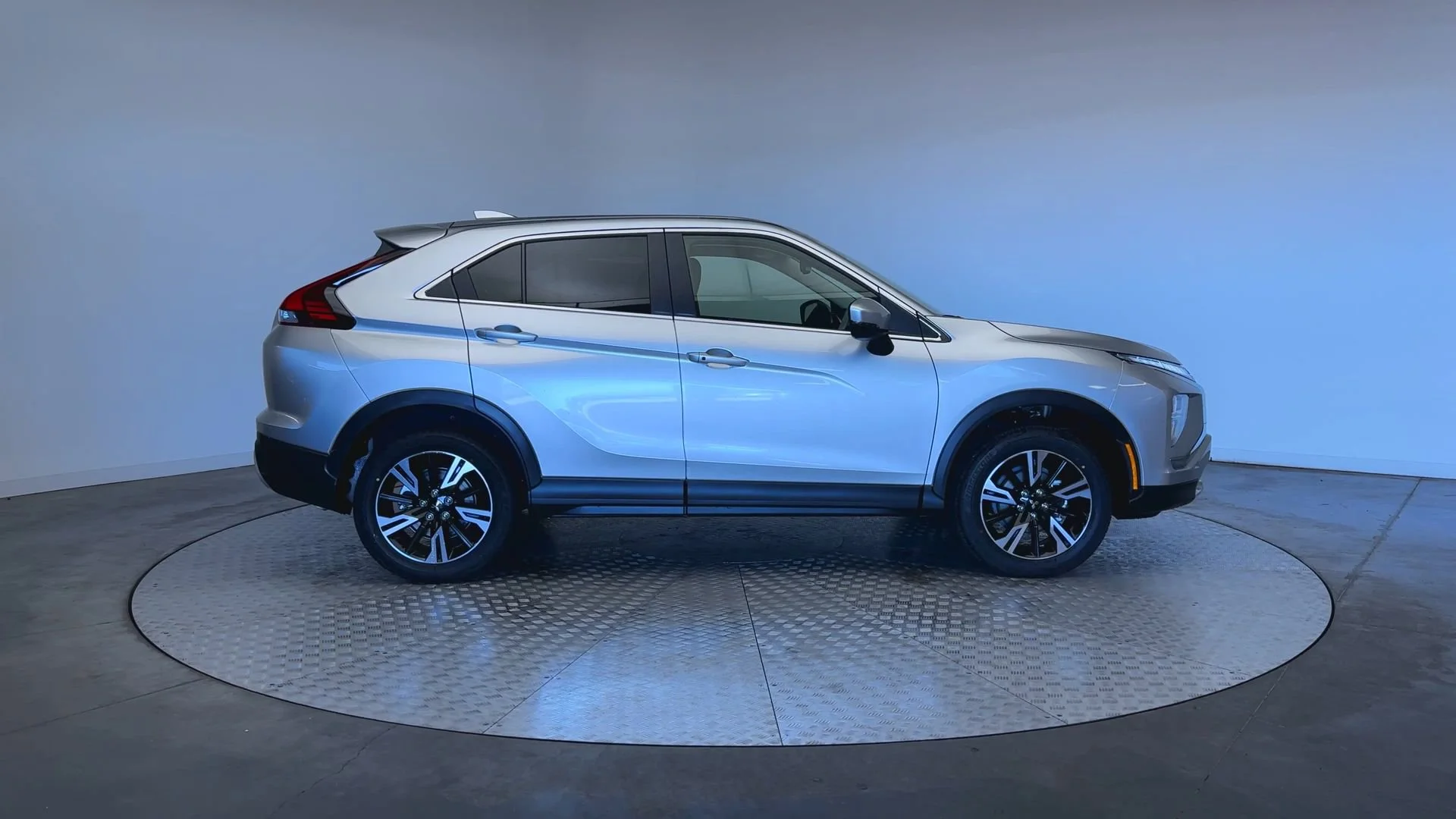 New 2026 Alloy Silver Metallic Mitsubishi SE image 9