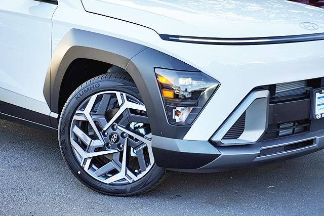 New 2026 White Hyundai SEL Premium image 3