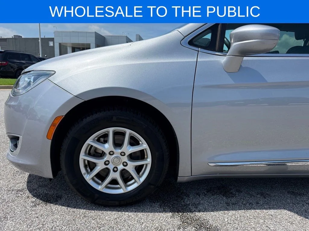 Used 2020 Silver Chrysler Touring L image 23