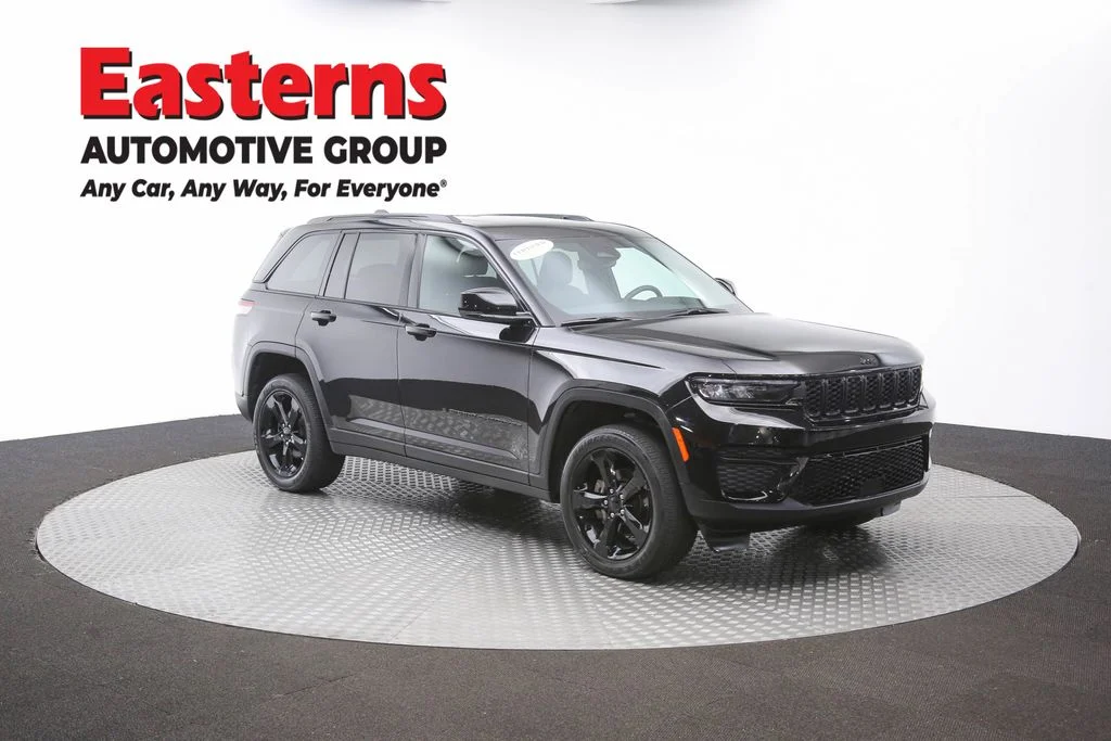 Used 2024 Black Jeep Altitude image 50